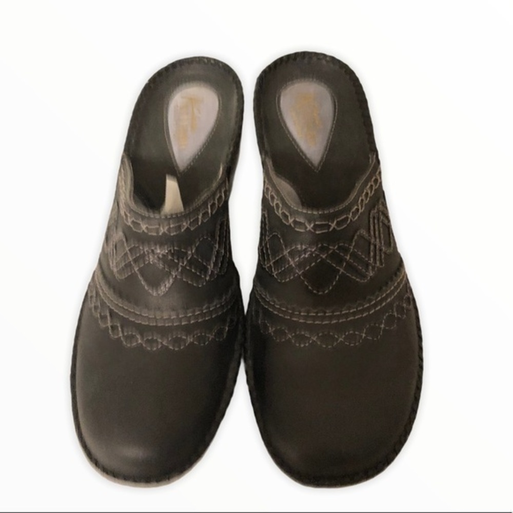 CLARKS stitched embroidery design slingback shoes